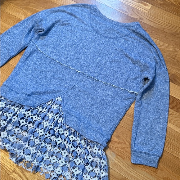 Free people beach Blue tunic Sweater with Lace Hem size M/L - Picture 11 of 11